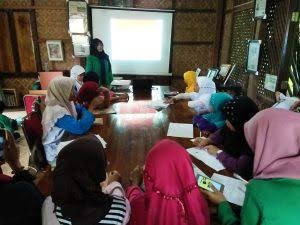 Gambar Mahasiswa KKN Desa Lappacinrana Gelar Penyuluhan Internet Sehat